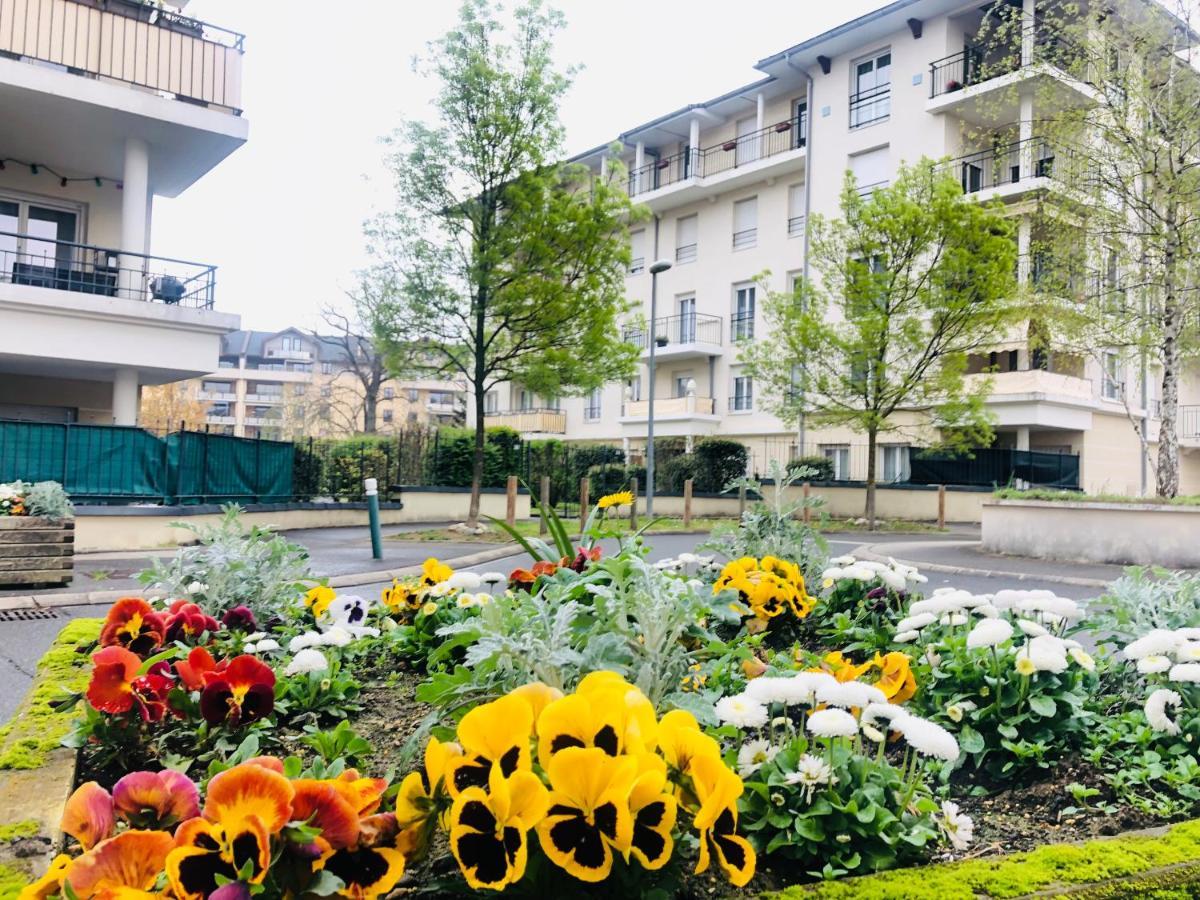 Beautiful Apartment Near Geneva Saint-Julien-en-Genevois Eksteriør bilde