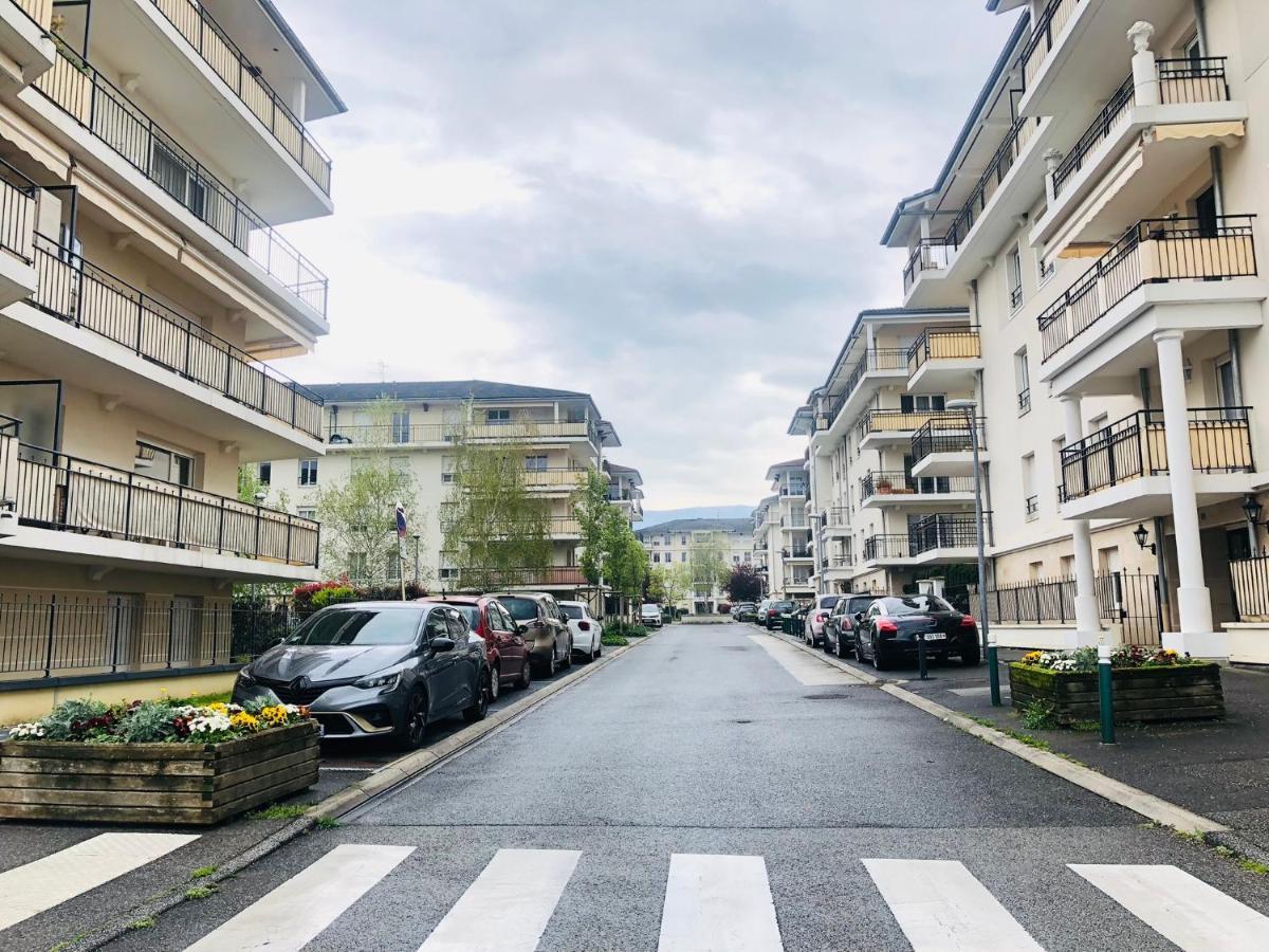 Beautiful Apartment Near Geneva Saint-Julien-en-Genevois Eksteriør bilde